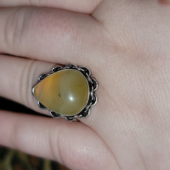 Yellow Banded Agate Ring Size 7.75 - Picture 1 of 2